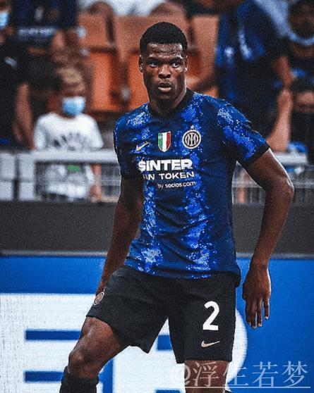 国米后卫邓弗里斯伤情未明,频繁动作引转会传闻 国米后卫邓弗里斯伤情未明,频繁动作引转会传闻